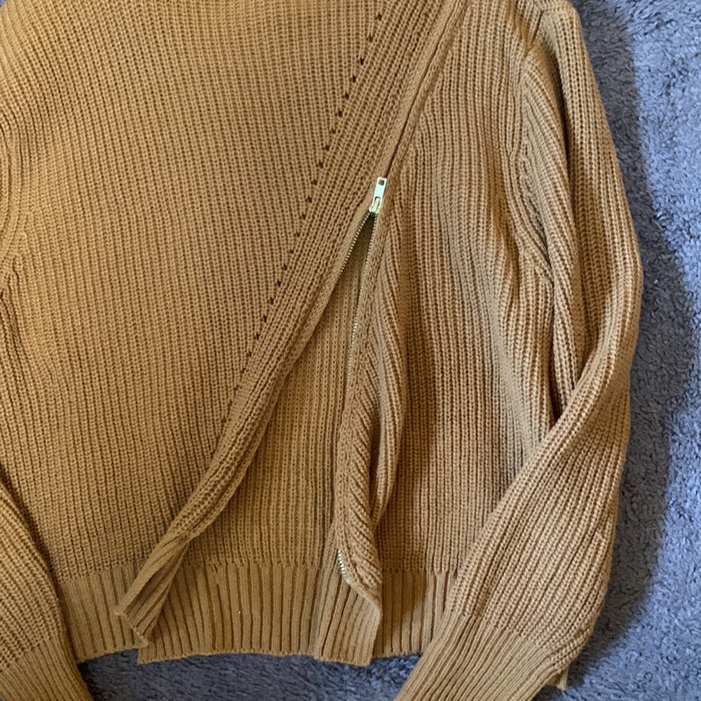 Women’s Blush and Bloom sweater. Size M - Picture 4 of 4
